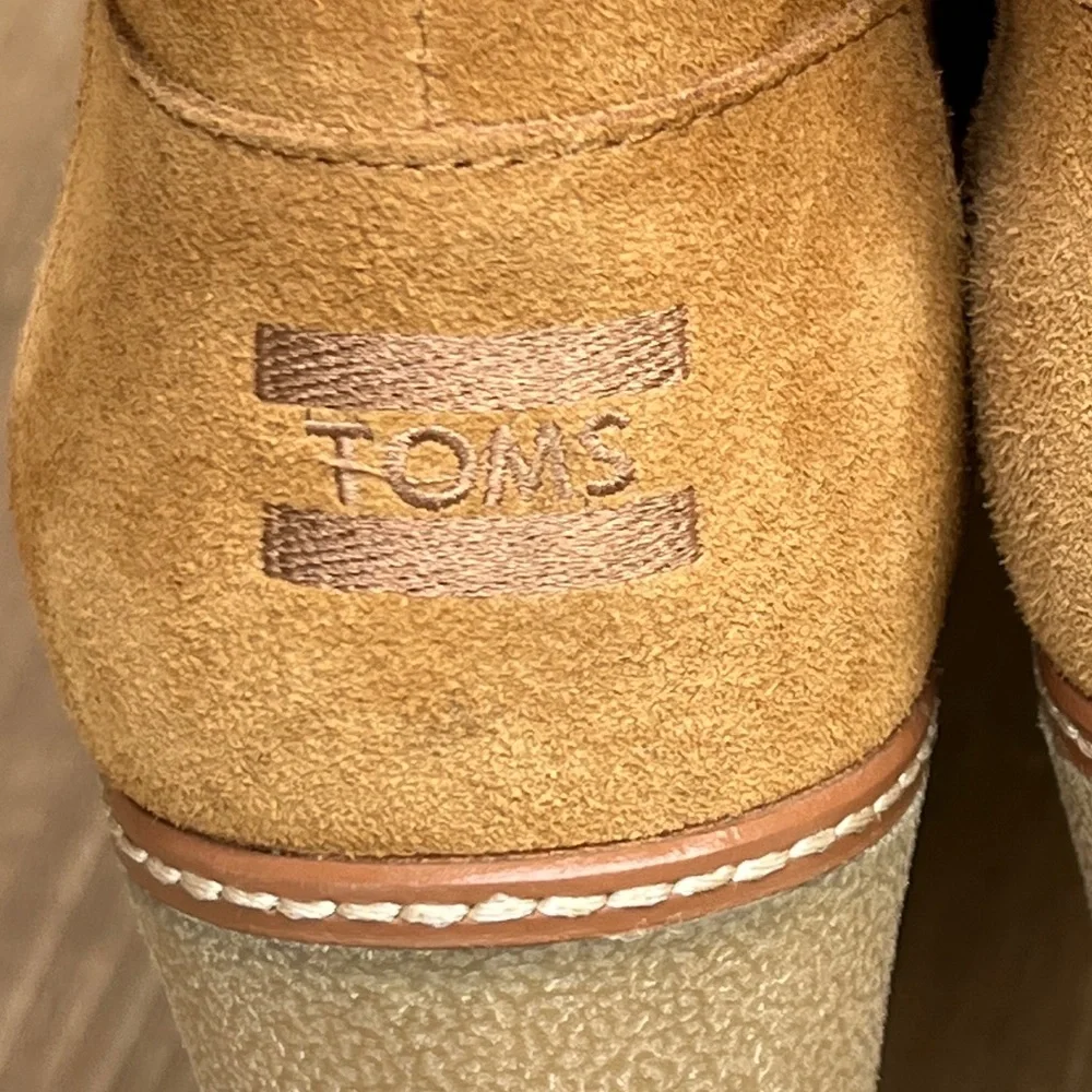 TOMS Desert Wheat Shearling Lined Suede Wedge Ankle Bootie‎ Size: 12
